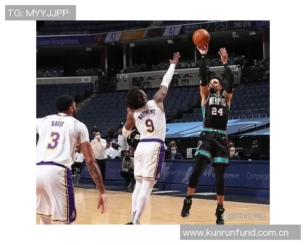 浓眉高效表现引领球队胜利14投11中斩获25分10篮板3助攻3抢断2盖帽 浓眉高效表现引领球队胜利14投11中斩获25分10篮板3助攻3抢断2盖帽