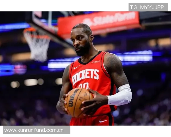 阿隆霍勒迪挺身而出助队续写连胜传奇展现职业精神与团队力量 阿隆霍勒迪挺身而出助队续写连胜传奇展现职业精神与团队力量