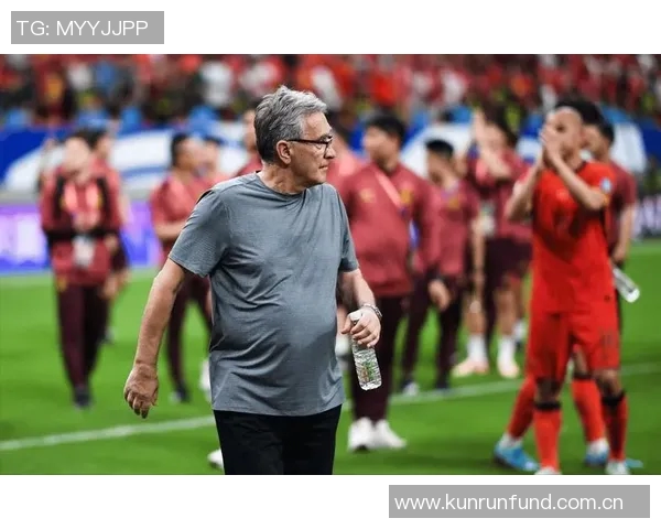 伊万谈国足战术革新:单后腰布局引领现代足球新趋势 伊万谈国足战术革新:单后腰布局引领现代足球新趋势