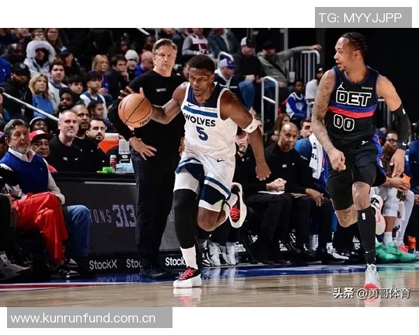 爱德华兹半场表现亮眼11投5中贡献14分1篮板1助攻1盖帽