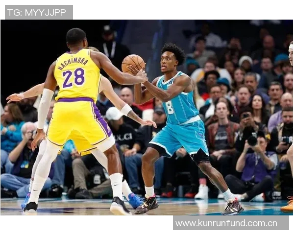 雷迪克称斯玛特为防守核心指挥能力与詹姆斯并驾齐驱