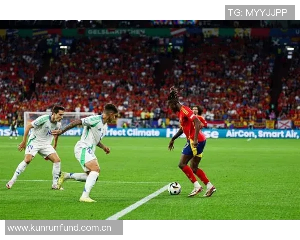 PFA特别贡献奖颁给埃利奥特以表彰其在U21欧洲杯中的卓越表现 PFA特别贡献奖颁给埃利奥特以表彰其在U21欧洲杯中的卓越表现