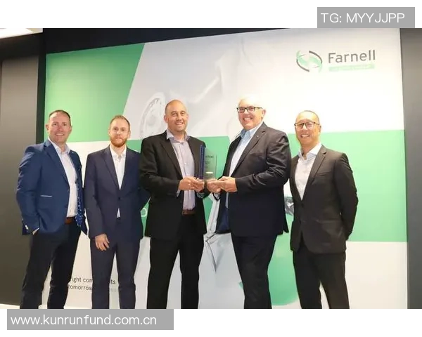 PFA特别贡献奖颁给埃利奥特以表彰其在U21欧洲杯中的卓越表现