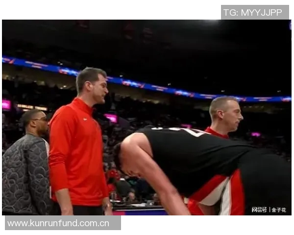 克林根谈与杨瀚森默契配合每日争抢篮板共同提升技艺